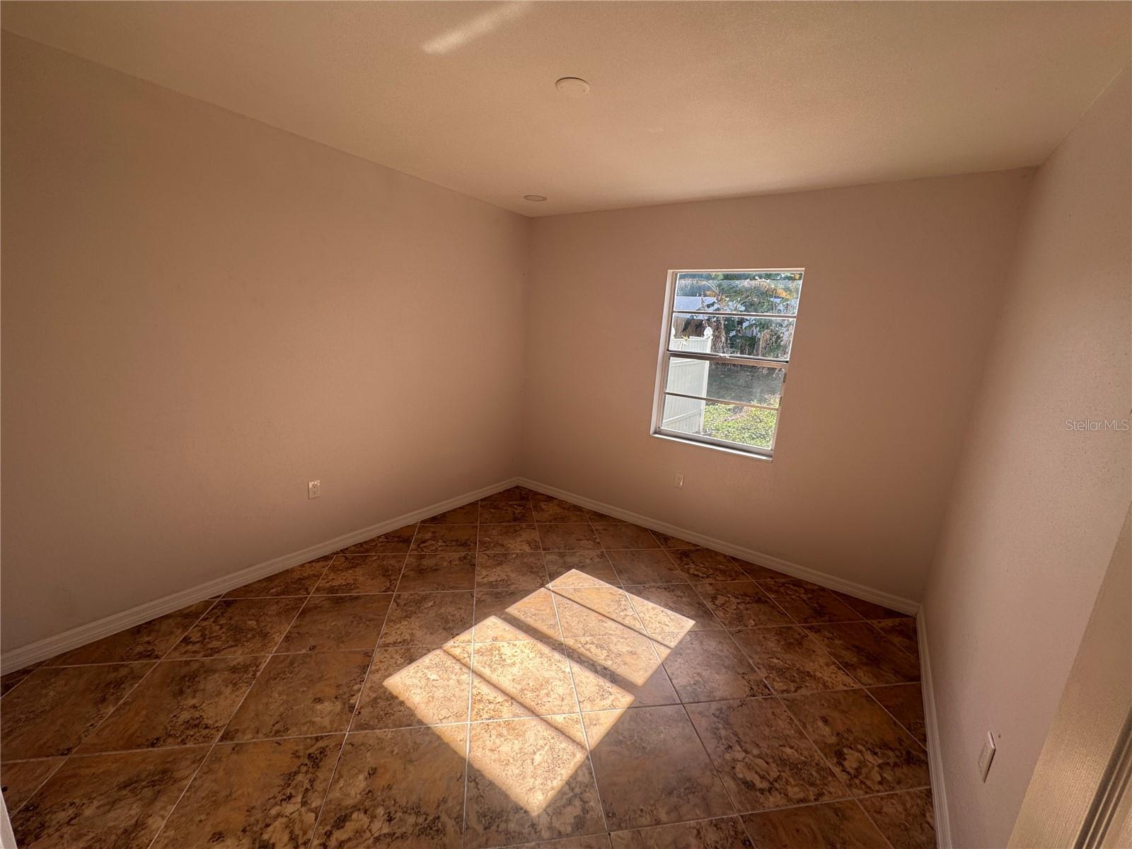 BRANDON SPANISH OAKS SUBDIVISION LOT 1 BLOCK 1 - Residential