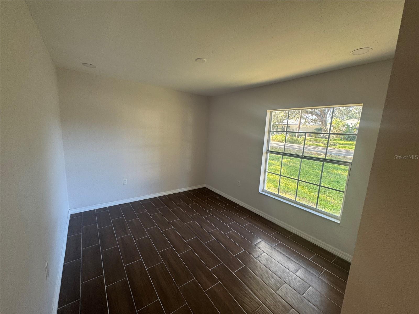 BRANDON SPANISH OAKS SUBDIVISION LOT 1 BLOCK 1 - Residential