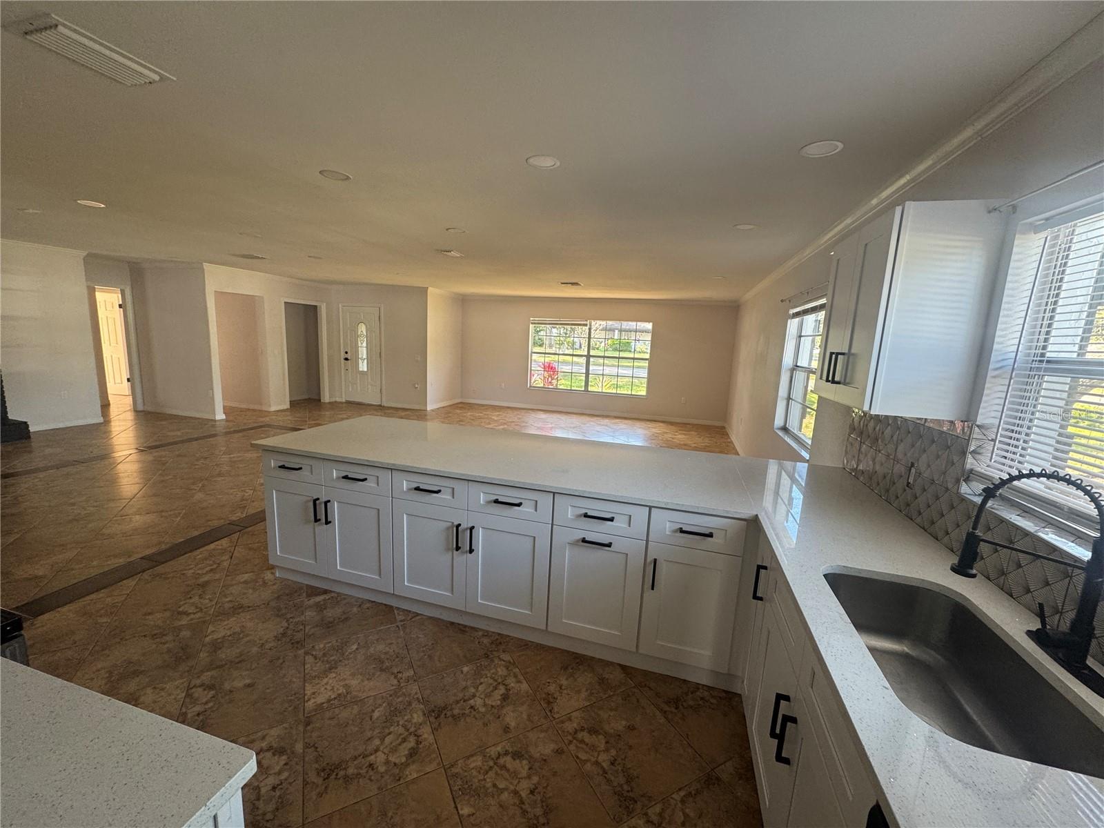 BRANDON SPANISH OAKS SUBDIVISION LOT 1 BLOCK 1 - Residential