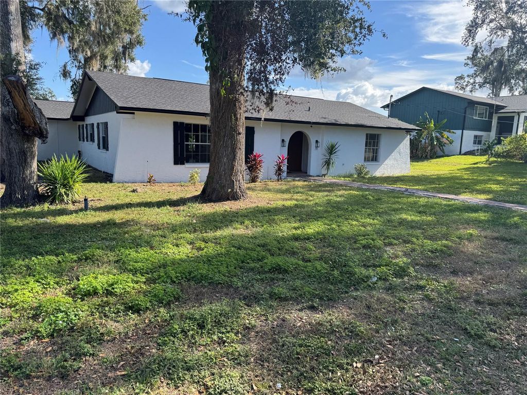 Photo of 701 S Oakwood Avenue, Brandon, FL 33511 (MLS # TB8458759)