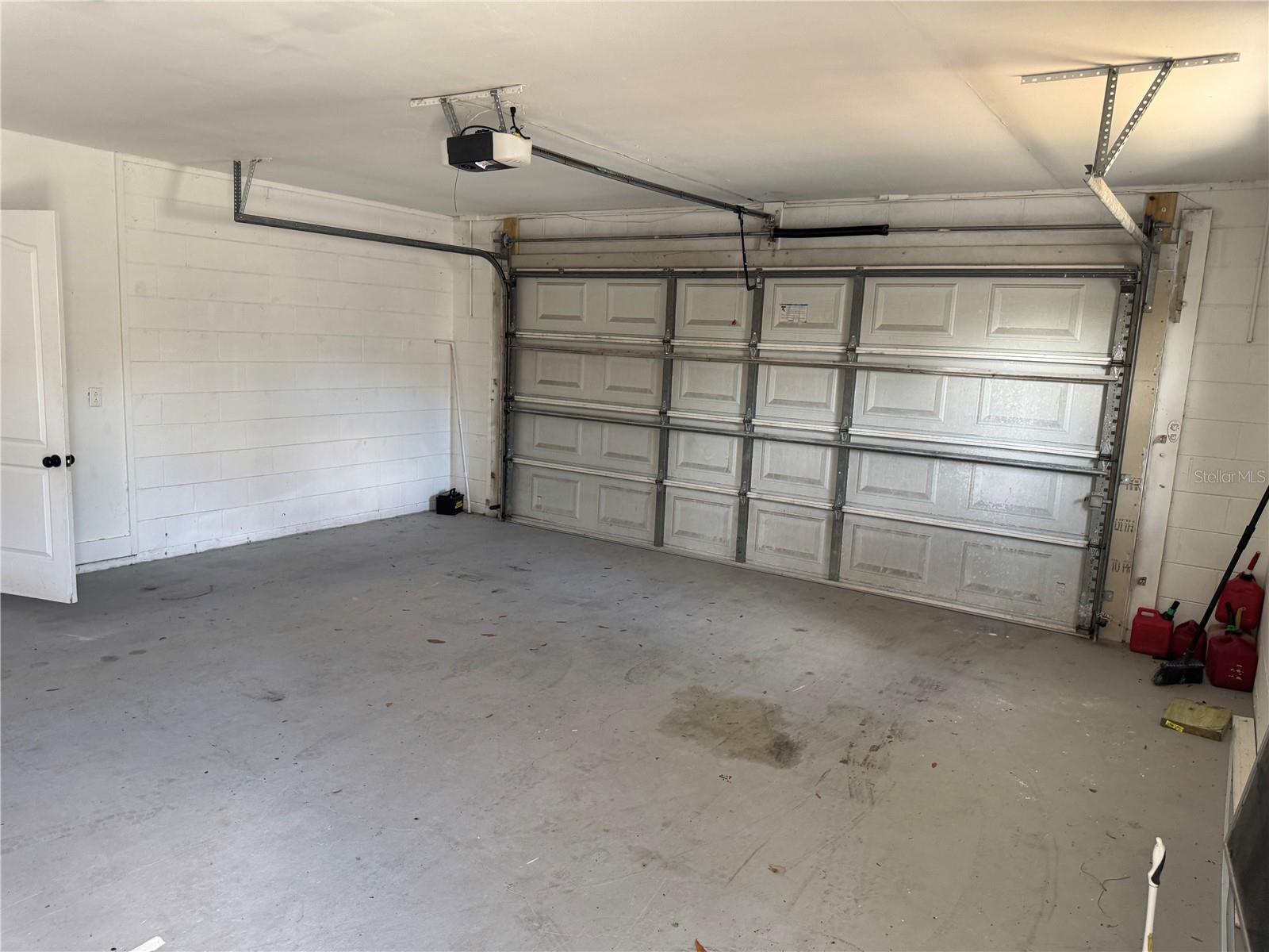 BRANDON SPANISH OAKS SUBDIVISION LOT 1 BLOCK 1 - Residential