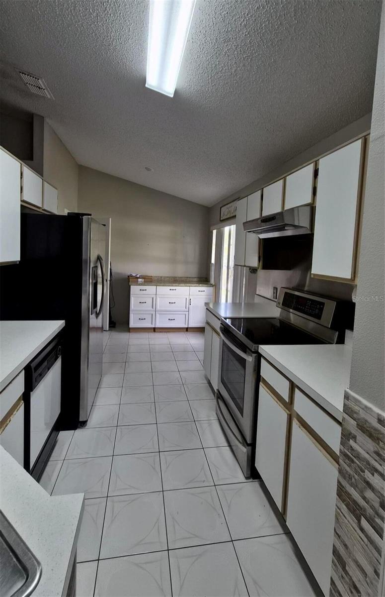 2240 STONEHEDGE LOOP