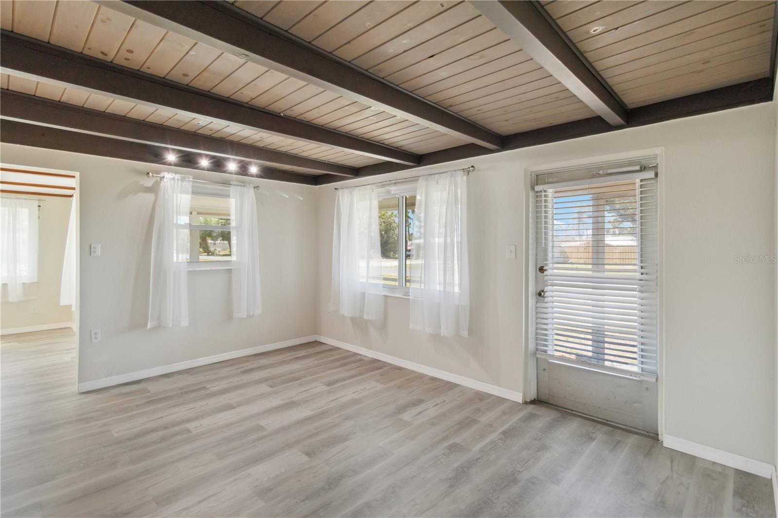 RIVER EDGE 02 - Residential