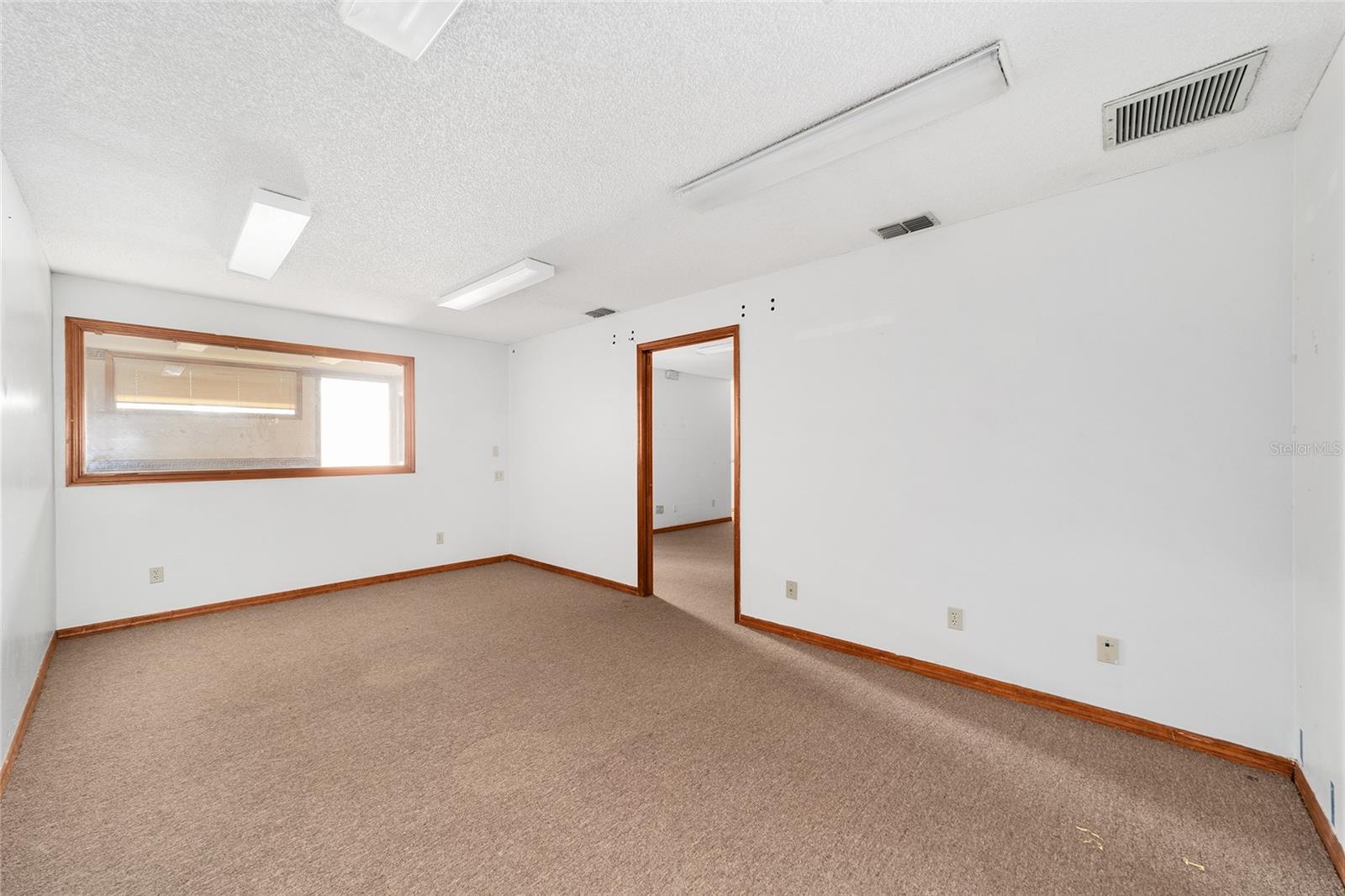 STARTING GATE OFFICE COMPLEX - Commercial Sale