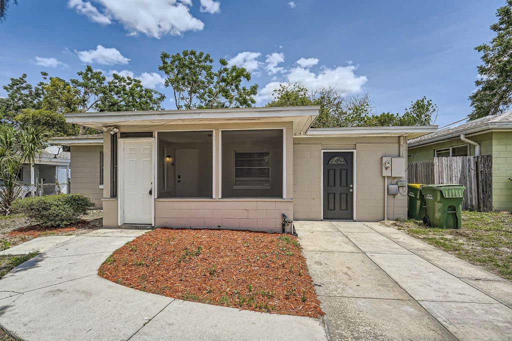 Photo of 108 N Truett Street, Leesburg, FL 34748 (MLS # O6307136)