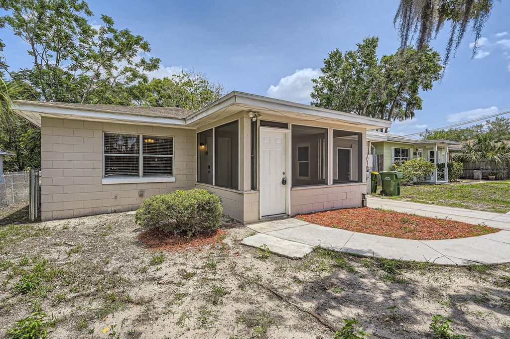 Photo of 108 N Truett Street, Leesburg, FL 34748 (MLS # O6307136)