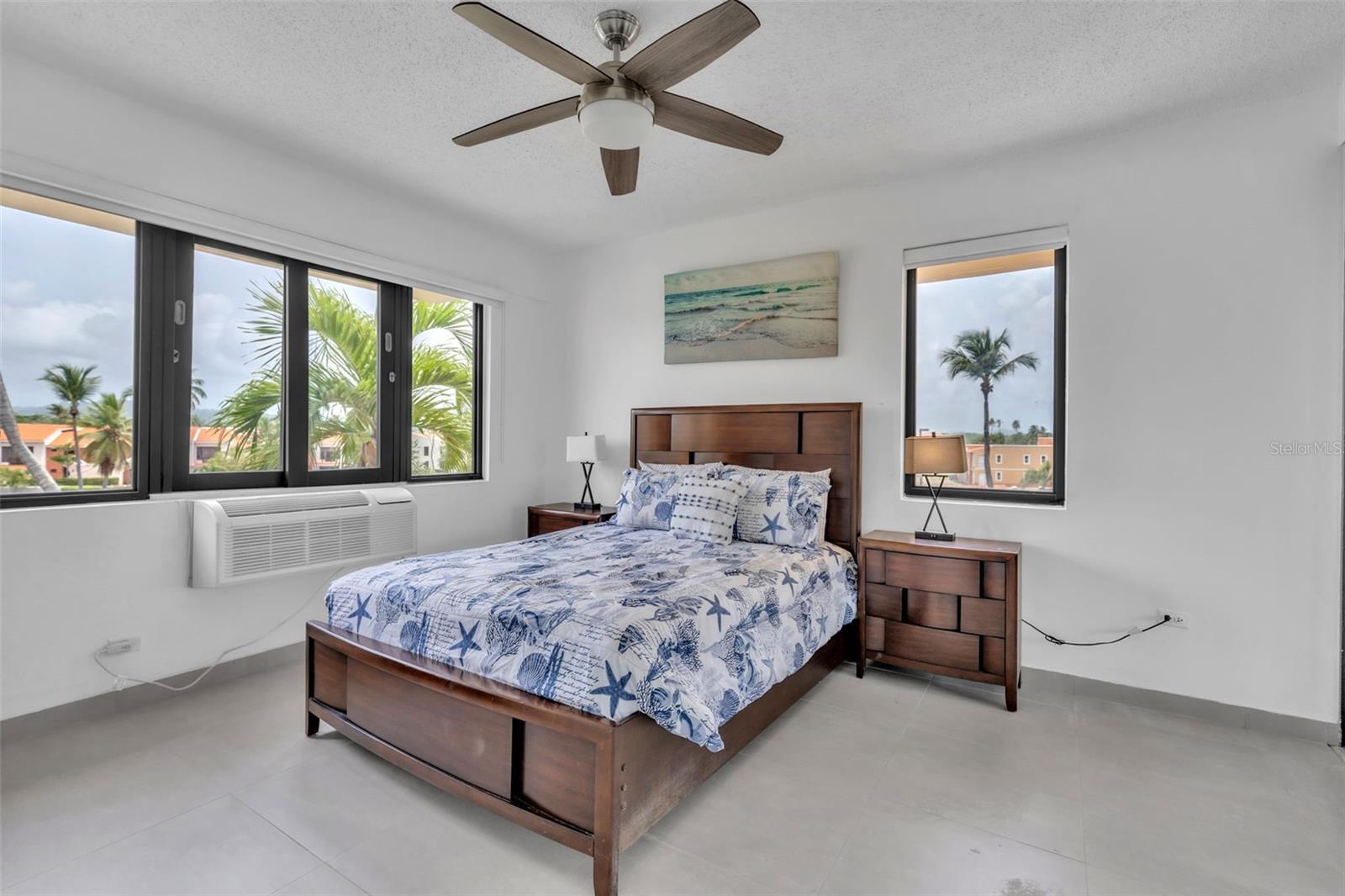 CRESCENT BEACH - Residential