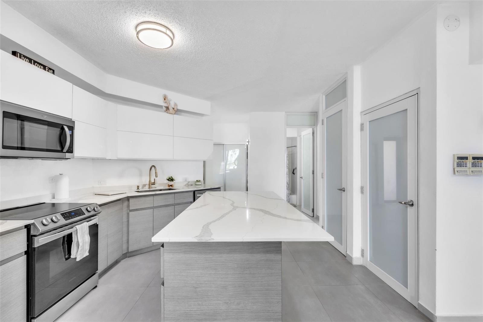CRESCENT BEACH - Residential