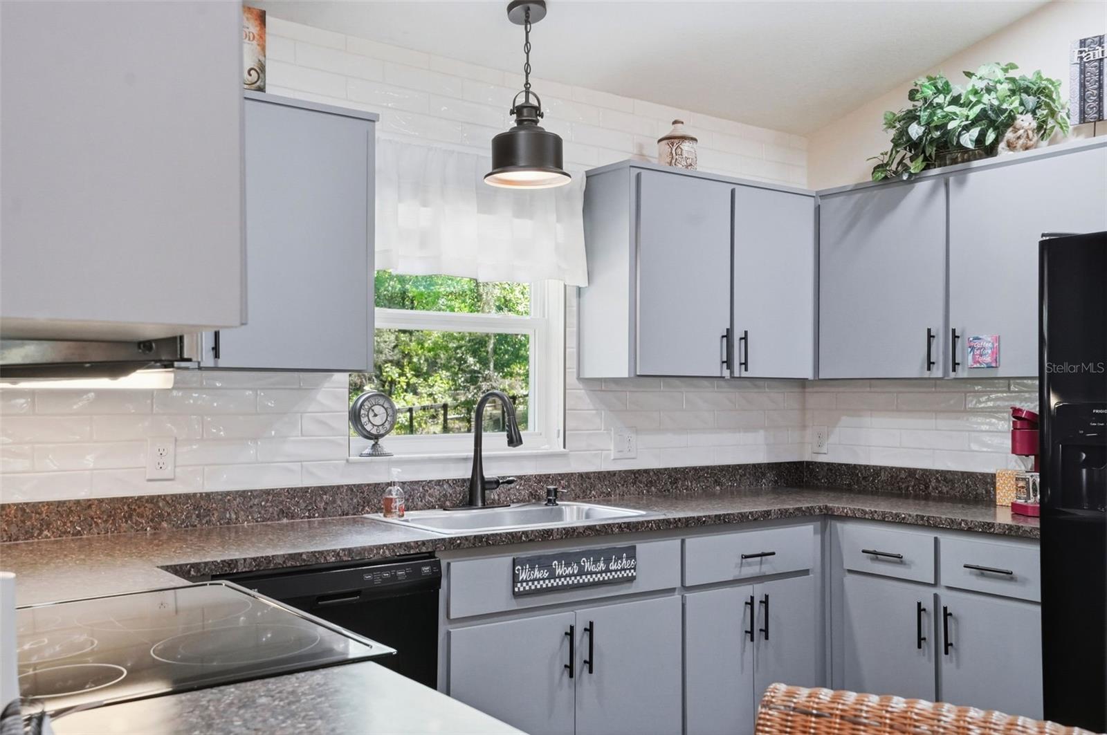 LEISURE RETREATS - Residential