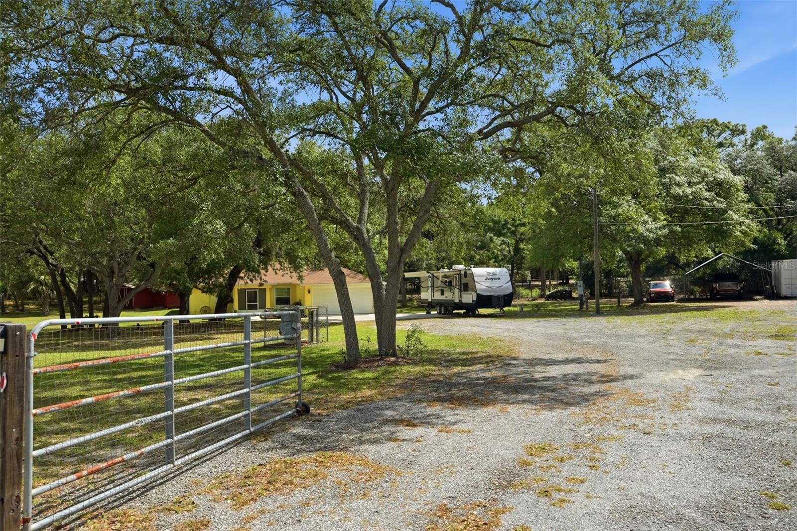 LEISURE RETREATS - Residential