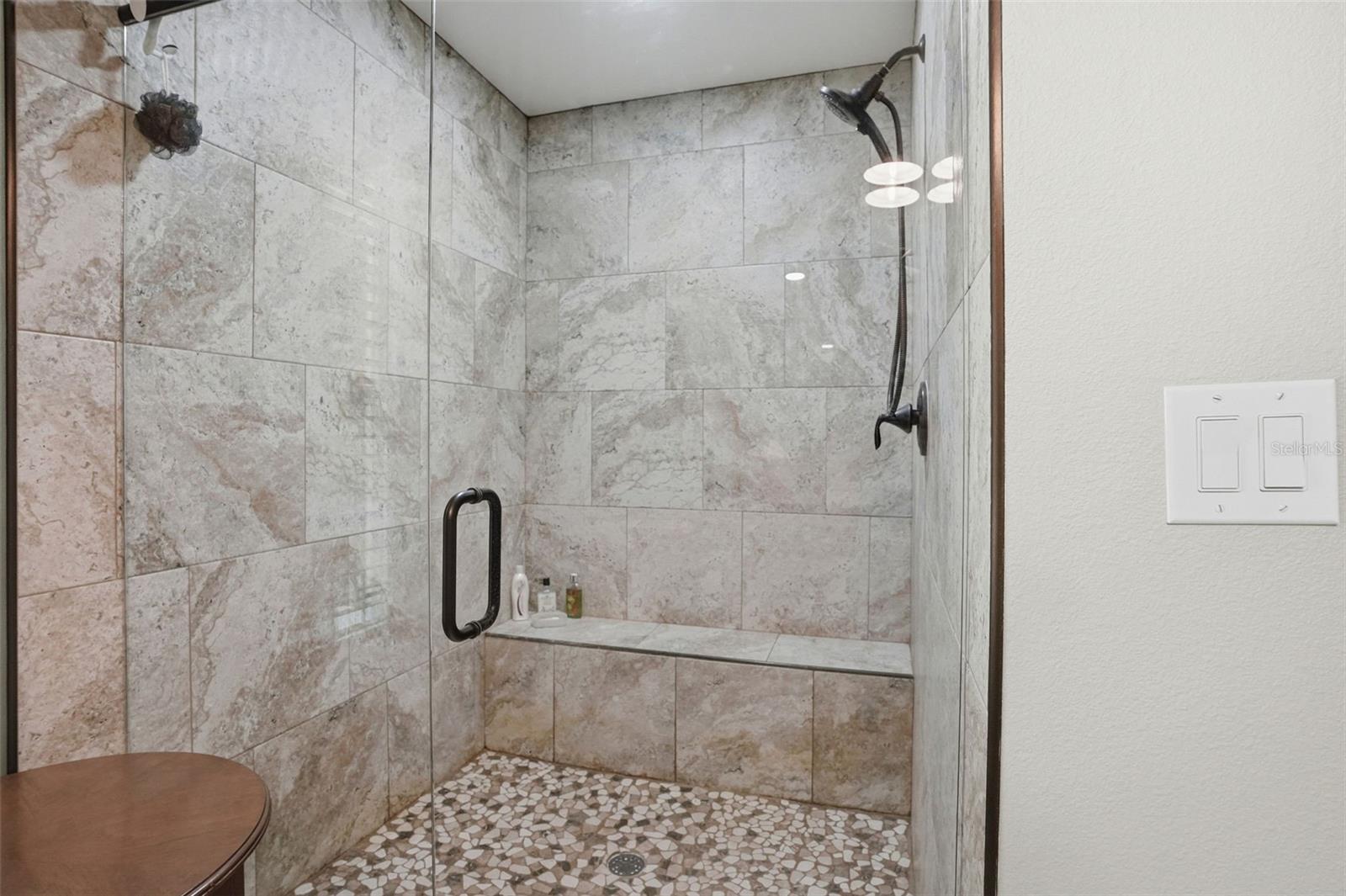 LEISURE RETREATS - Residential