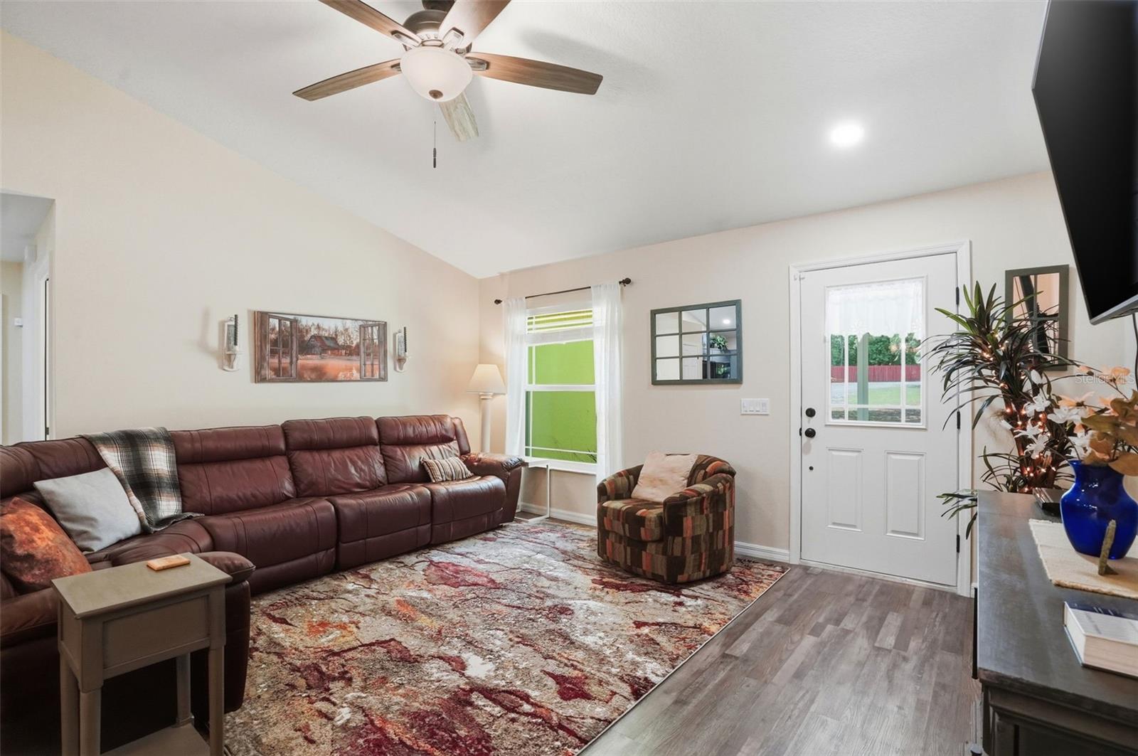 LEISURE RETREATS - Residential