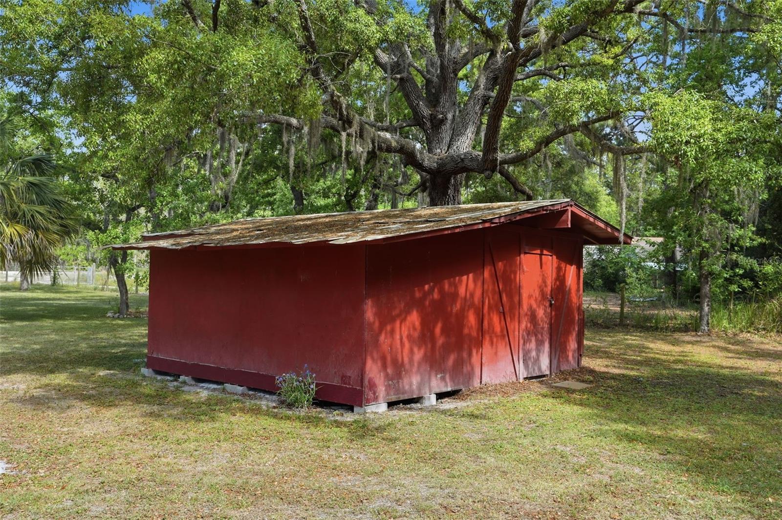 LEISURE RETREATS - Residential