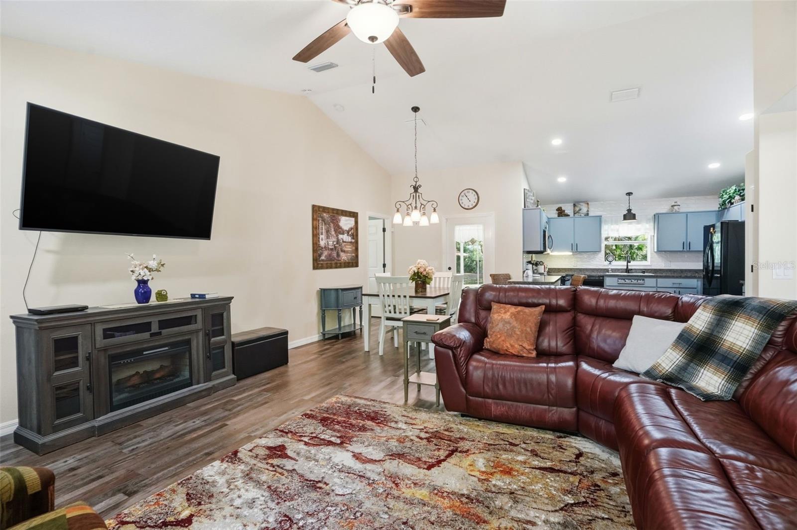 LEISURE RETREATS - Residential