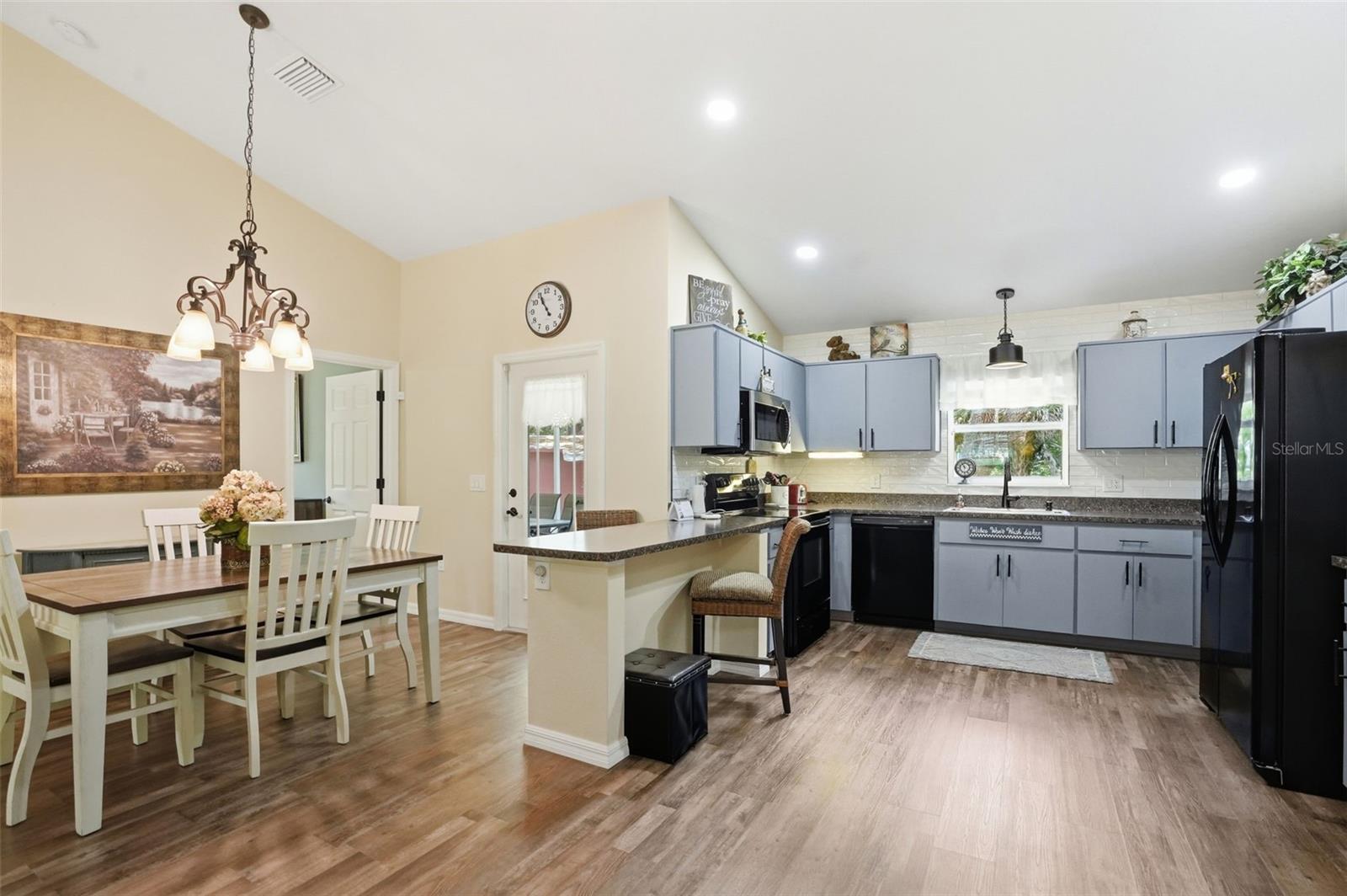 LEISURE RETREATS - Residential