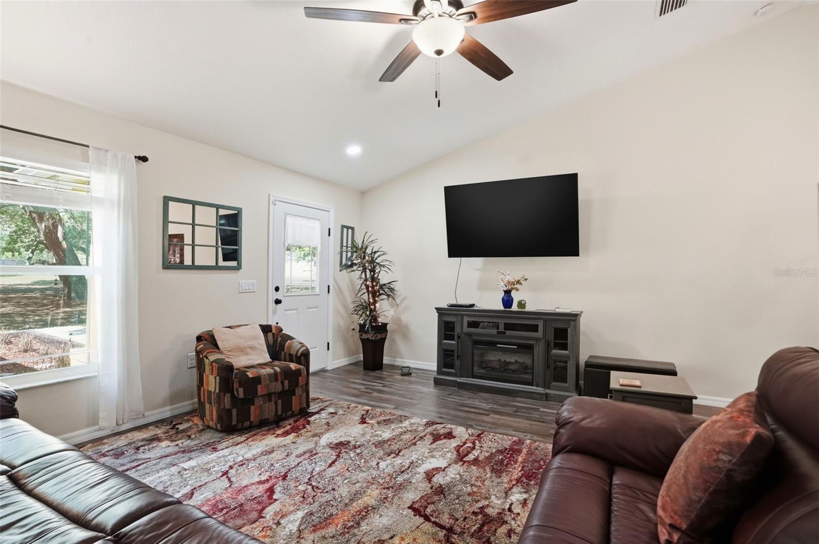 LEISURE RETREATS - Residential