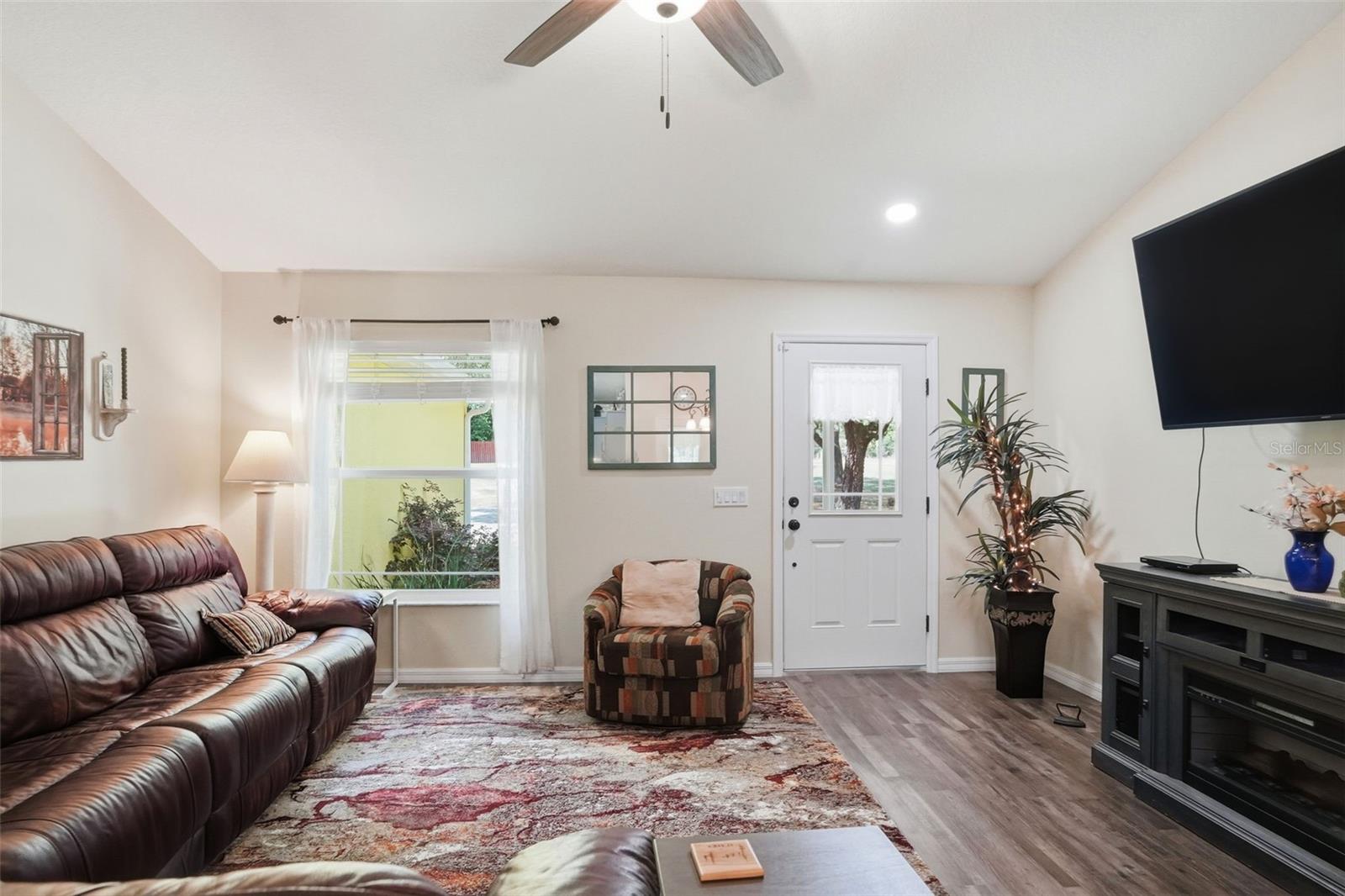 LEISURE RETREATS - Residential