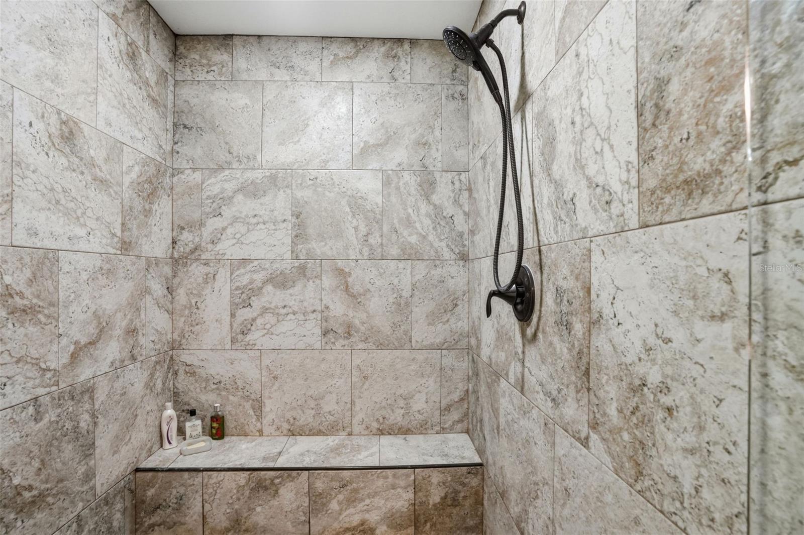 LEISURE RETREATS - Residential