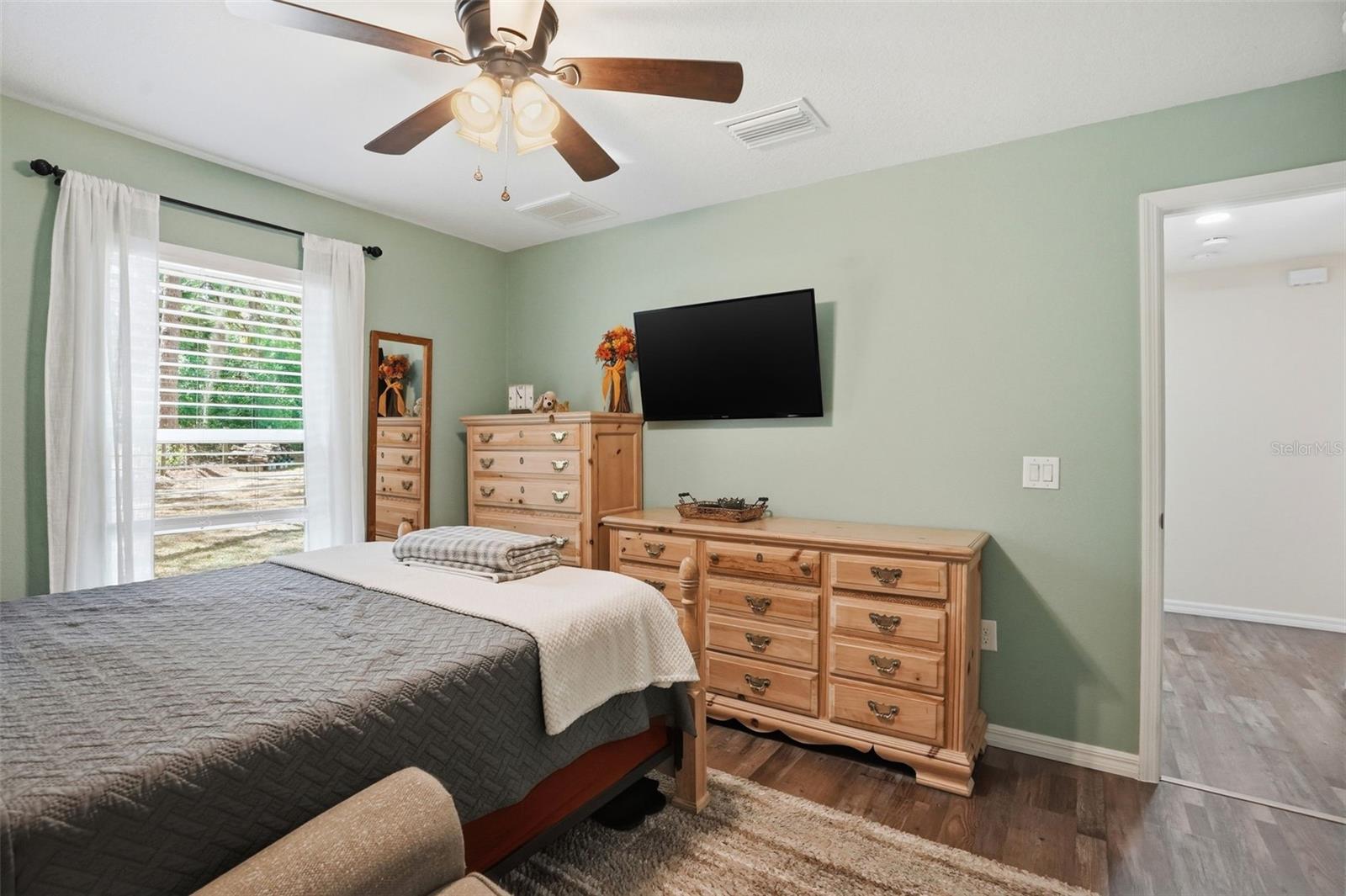 LEISURE RETREATS - Residential