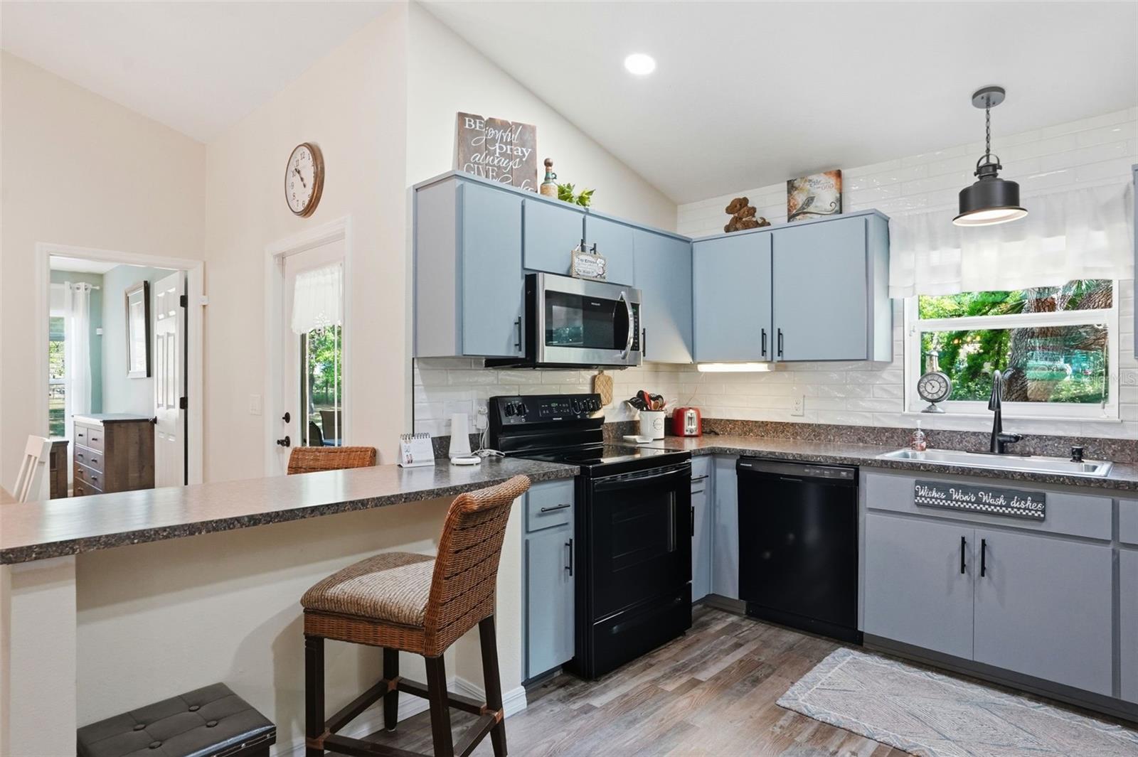 LEISURE RETREATS - Residential