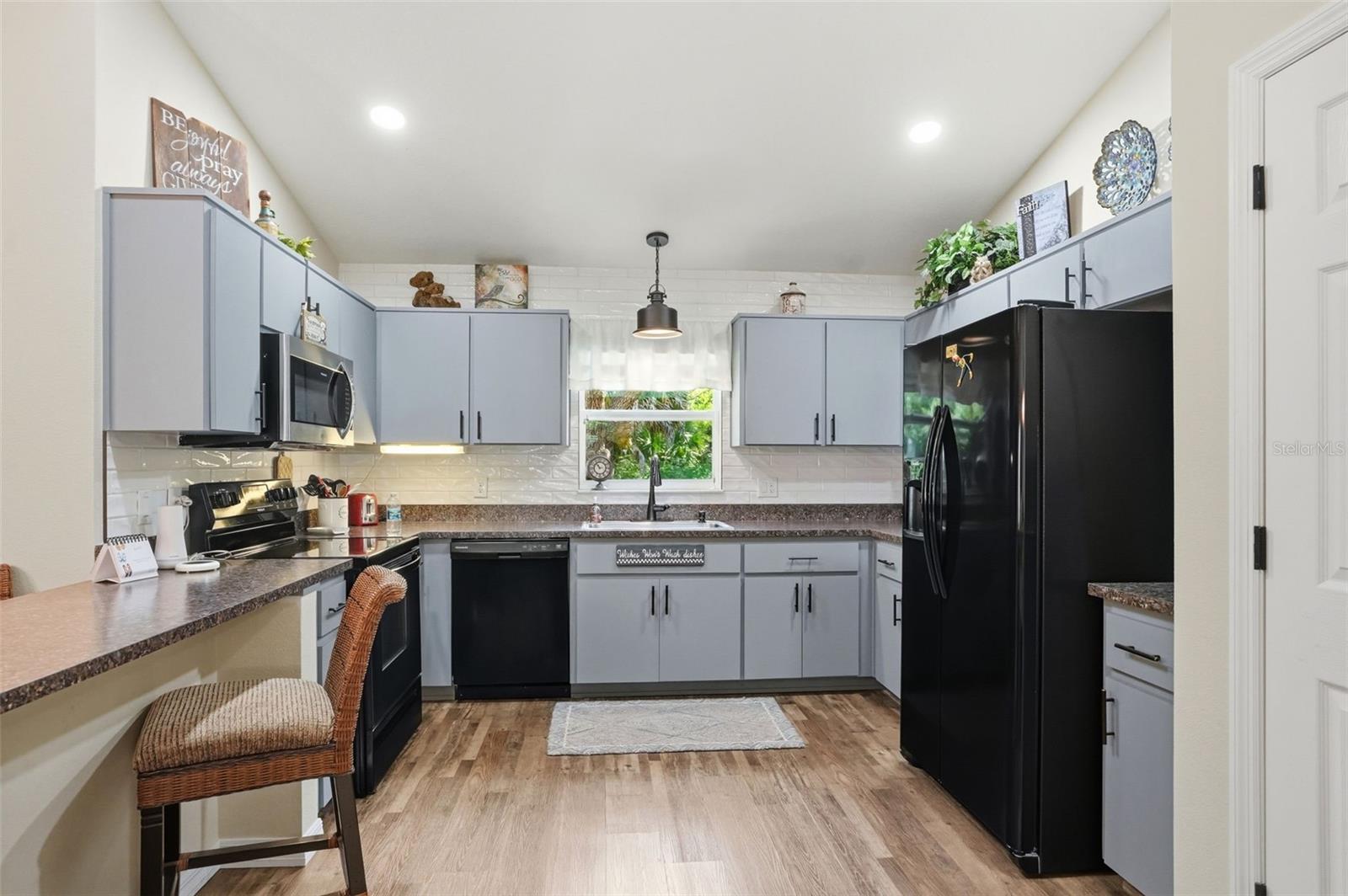 LEISURE RETREATS - Residential