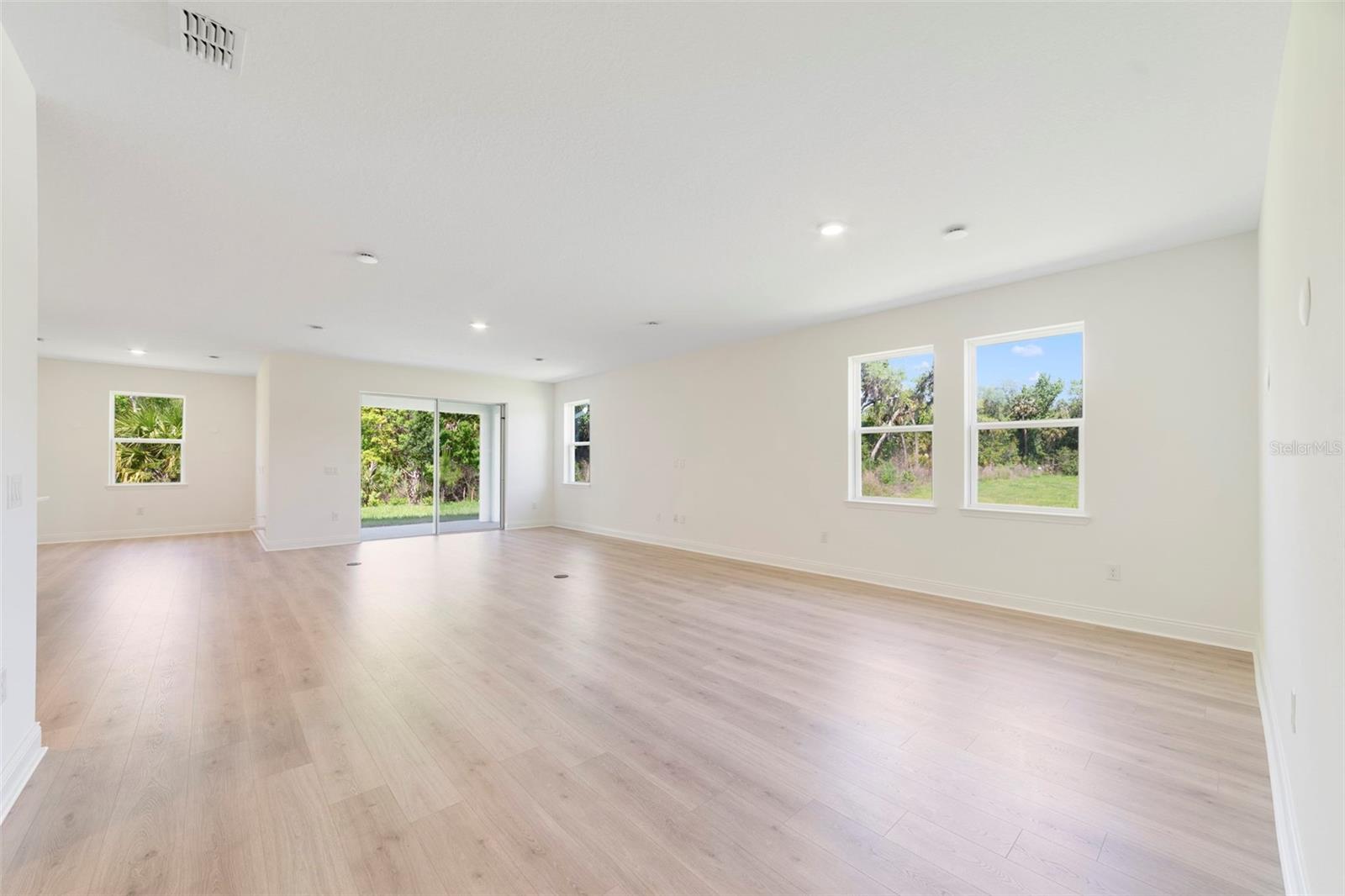 ESTATES AT LAKE JESUP NORTH - Residential