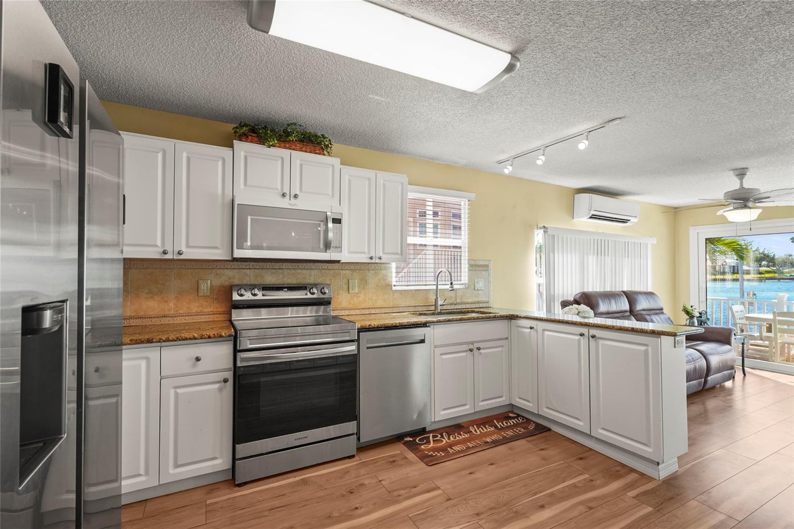 HARBOR LIGHTS MHP CO-OP - Residential