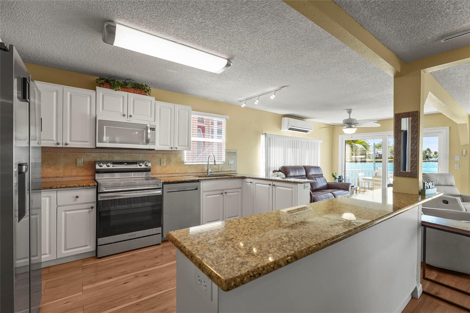 HARBOR LIGHTS MHP CO-OP - Residential