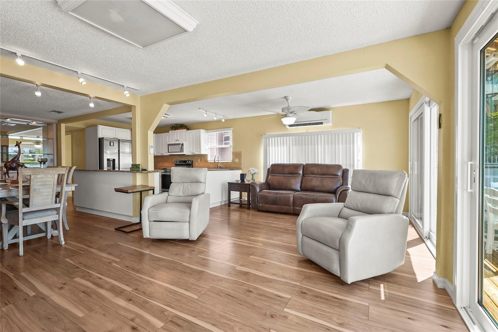 HARBOR LIGHTS MHP CO-OP - Residential