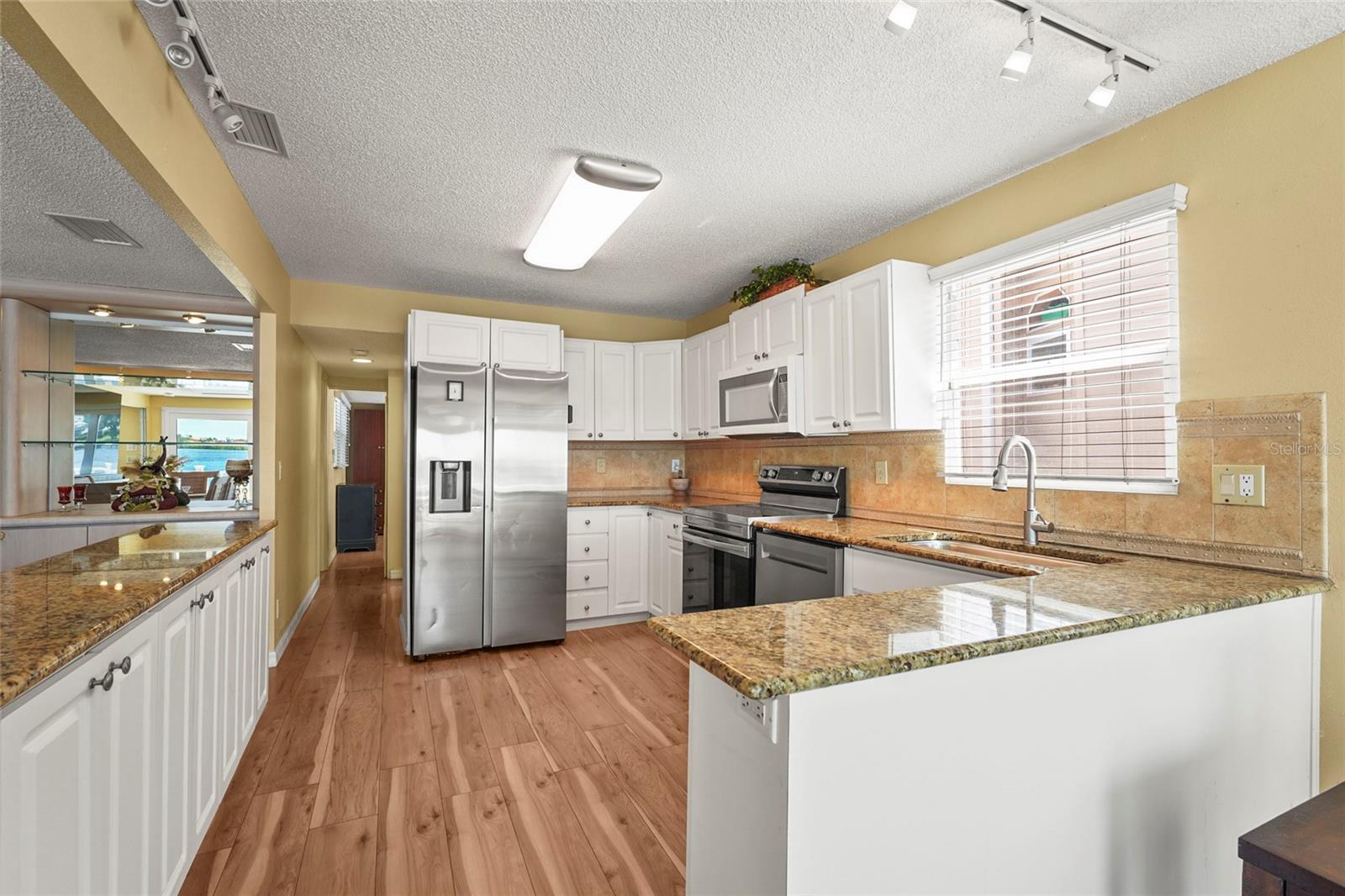 HARBOR LIGHTS MHP CO-OP - Residential