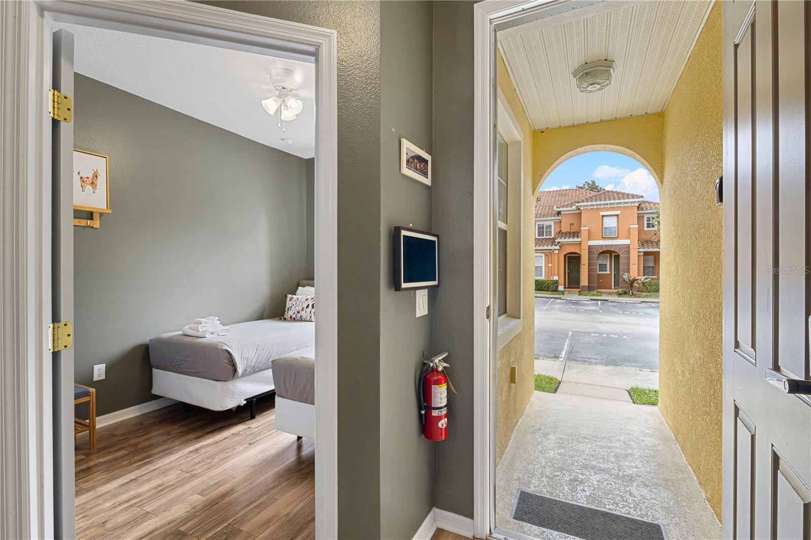 CRESTWYND BAY - Residential