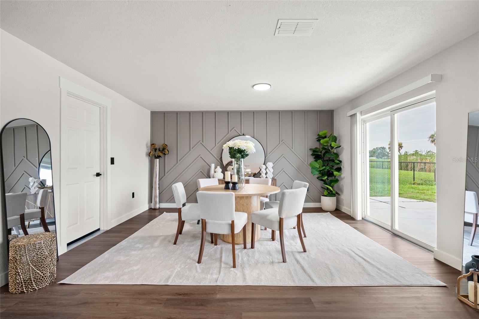 30 OAKLAND HILLS COURT