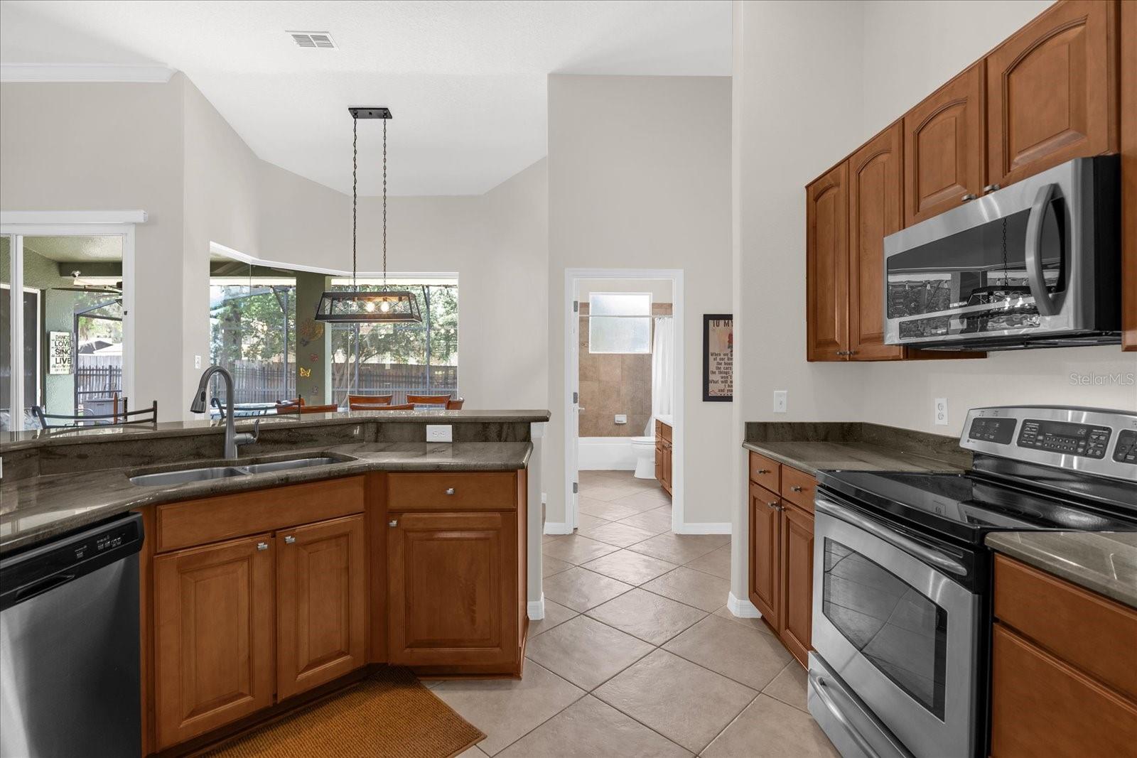 ADMIRAL POINTE - Residential