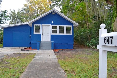 A home in DELAND