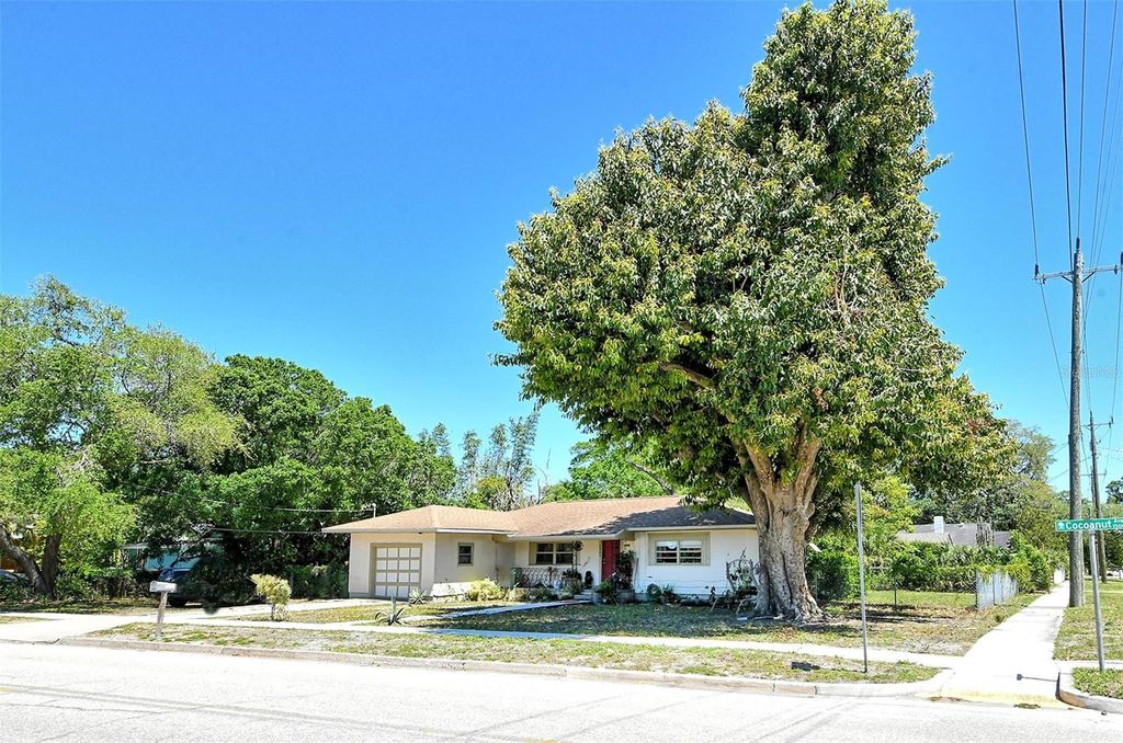 Photo of 1504 Cocoanut Avenue, Sarasota, FL 34236 (MLS # A4669404)