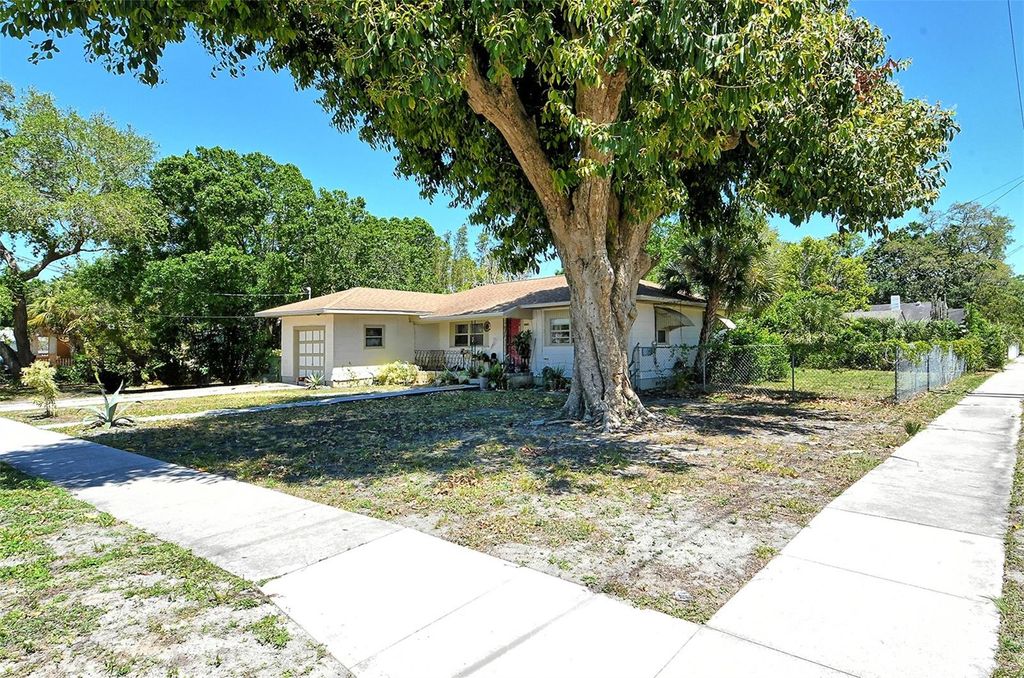 Photo of 1504 Cocoanut Avenue, Sarasota, FL 34236 (MLS # A4669404)
