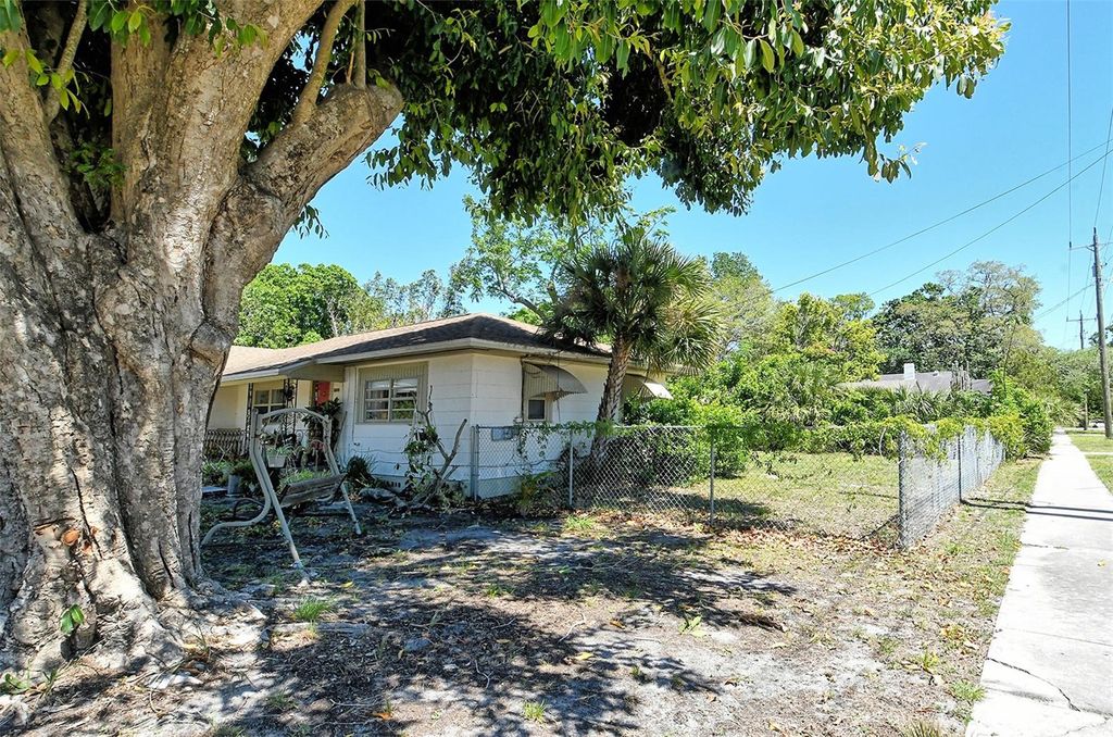 Photo of 1504 Cocoanut Avenue, Sarasota, FL 34236 (MLS # A4669404)