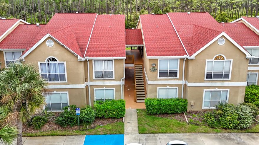 NEW PRICE ALERT!! YOUR DREAM HOME AWAITS IN TAMPA! Welcome to this beautiful first-floor condominium nestled in the prestigious Hunter’s Green community. This charming 2-bedroom, 2-bathroom home boasts an inviting open-concept living, dining, and kitchen area with elegant hardwood floors throughout and stunning quartz countertops that add a touch of luxury.Step outside to your private balcony and unwind while enjoying the tranquil scenery. Designed for convenience, the unit includes in-home laundry and access to a secure community garage.
Hunter’s Green is the perfect community for families or investors, offering exclusive amenities such as a refreshing pool and a fun-filled playground, all within a gated and nature-rich setting. Its prime location ensures easy access to I-75, top-rated schools, great restaurants, shopping centers, and the popular Tampa Premium Outlets. Schedule your showing today!!