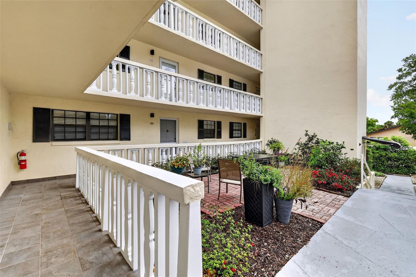 101 N GRANDVIEW STREET 111