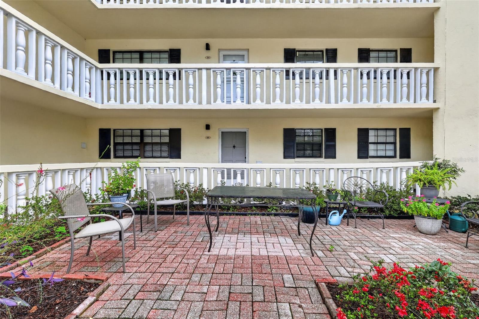101 N GRANDVIEW STREET 111