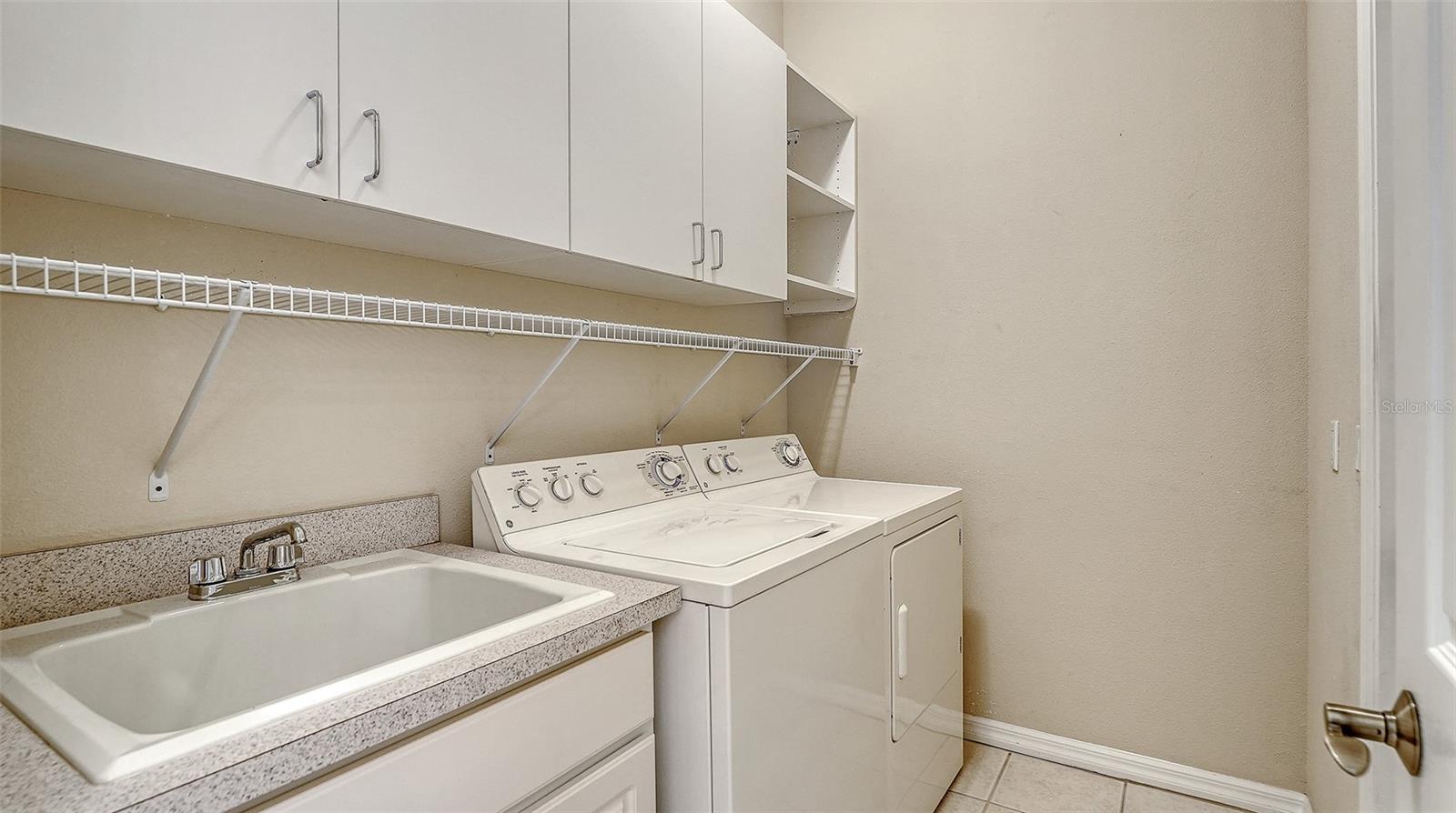 UNIVERSITY PLACE - Residential Lease