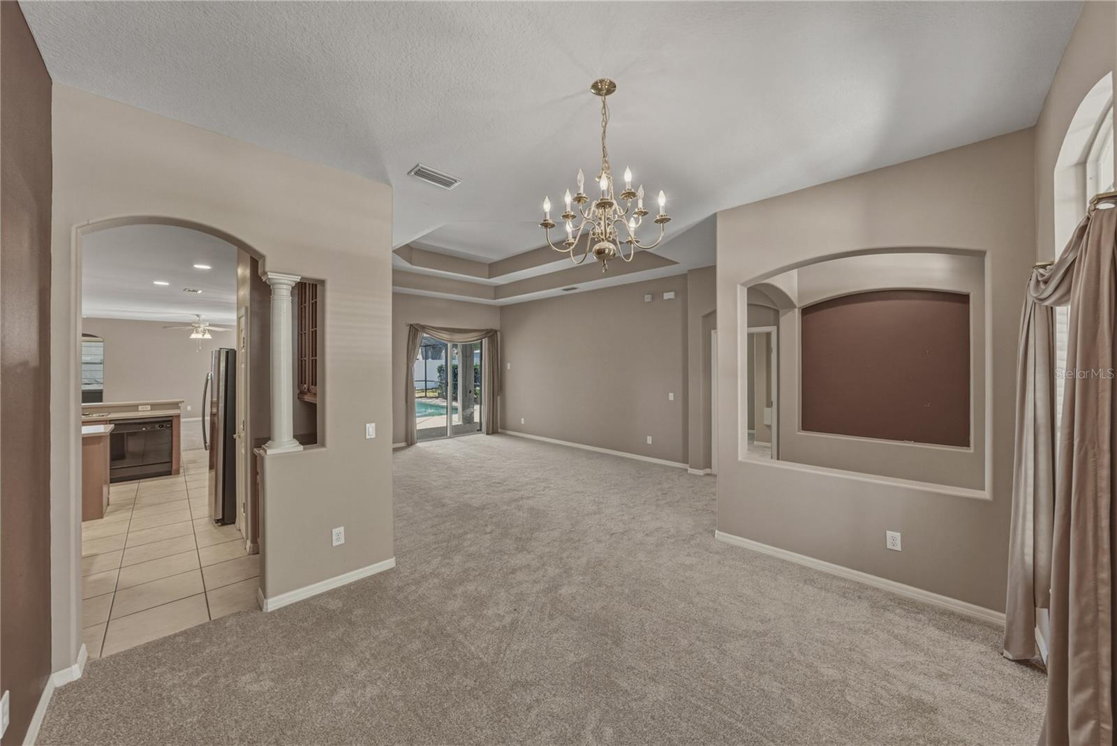 VALRICO LAKE - Residential