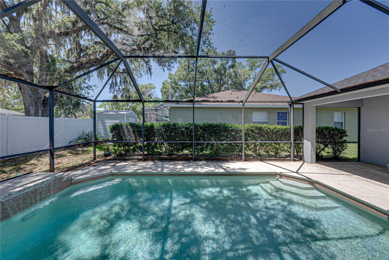 VALRICO LAKE - Residential