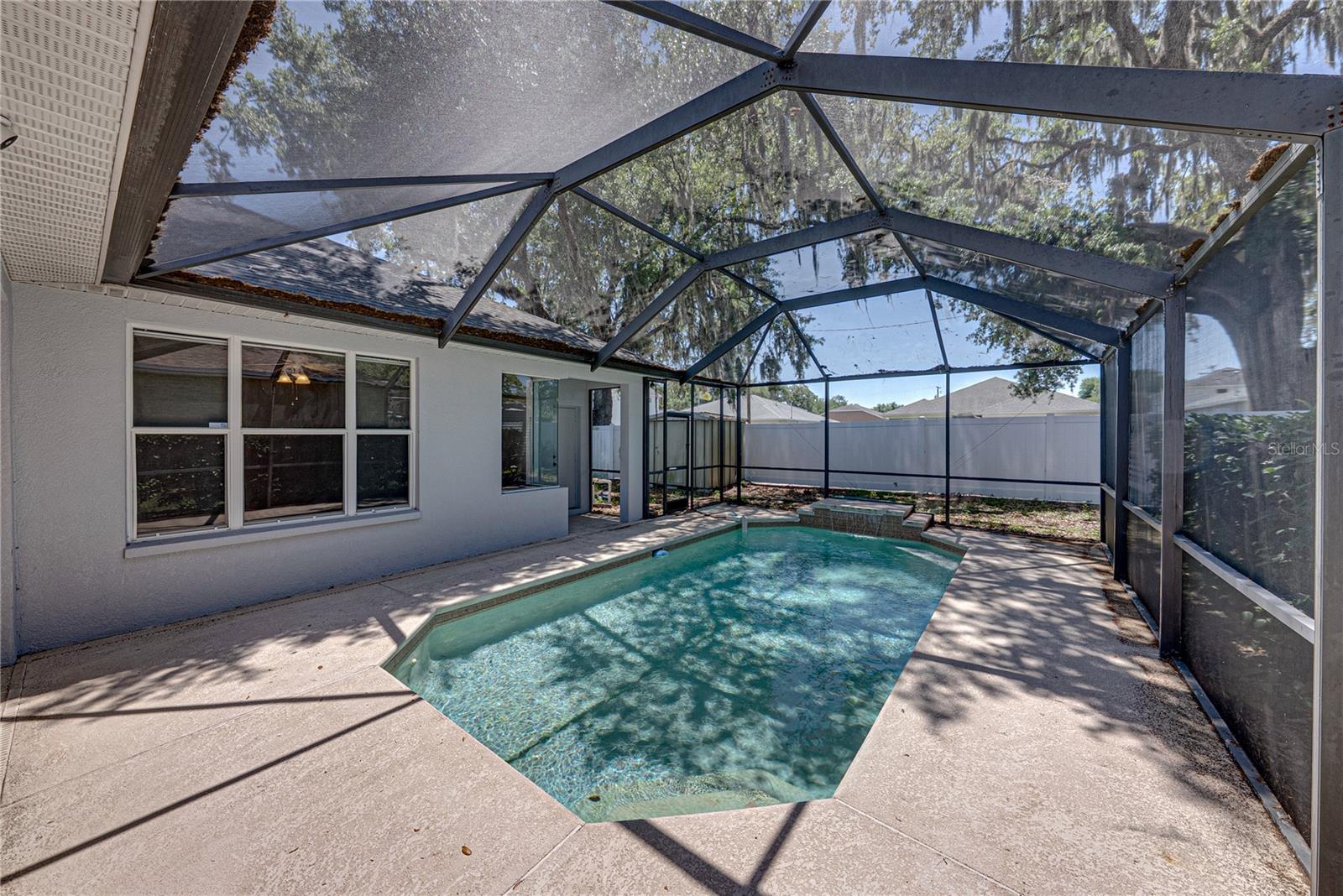 VALRICO LAKE - Residential