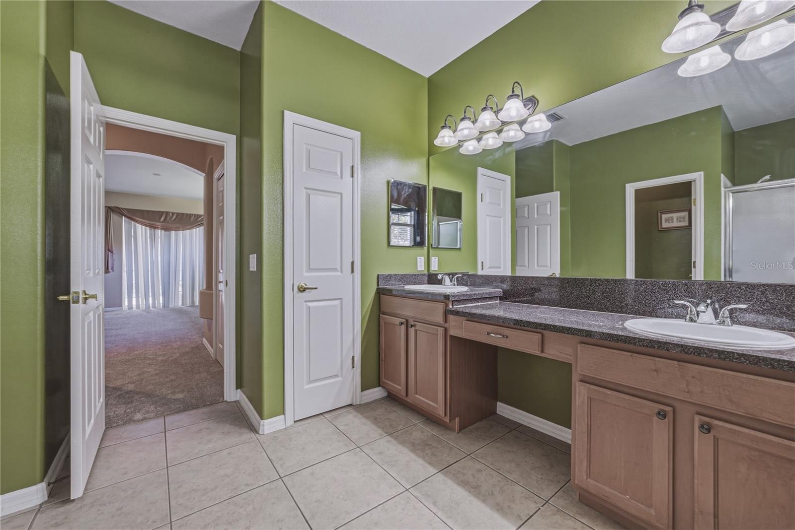 VALRICO LAKE - Residential