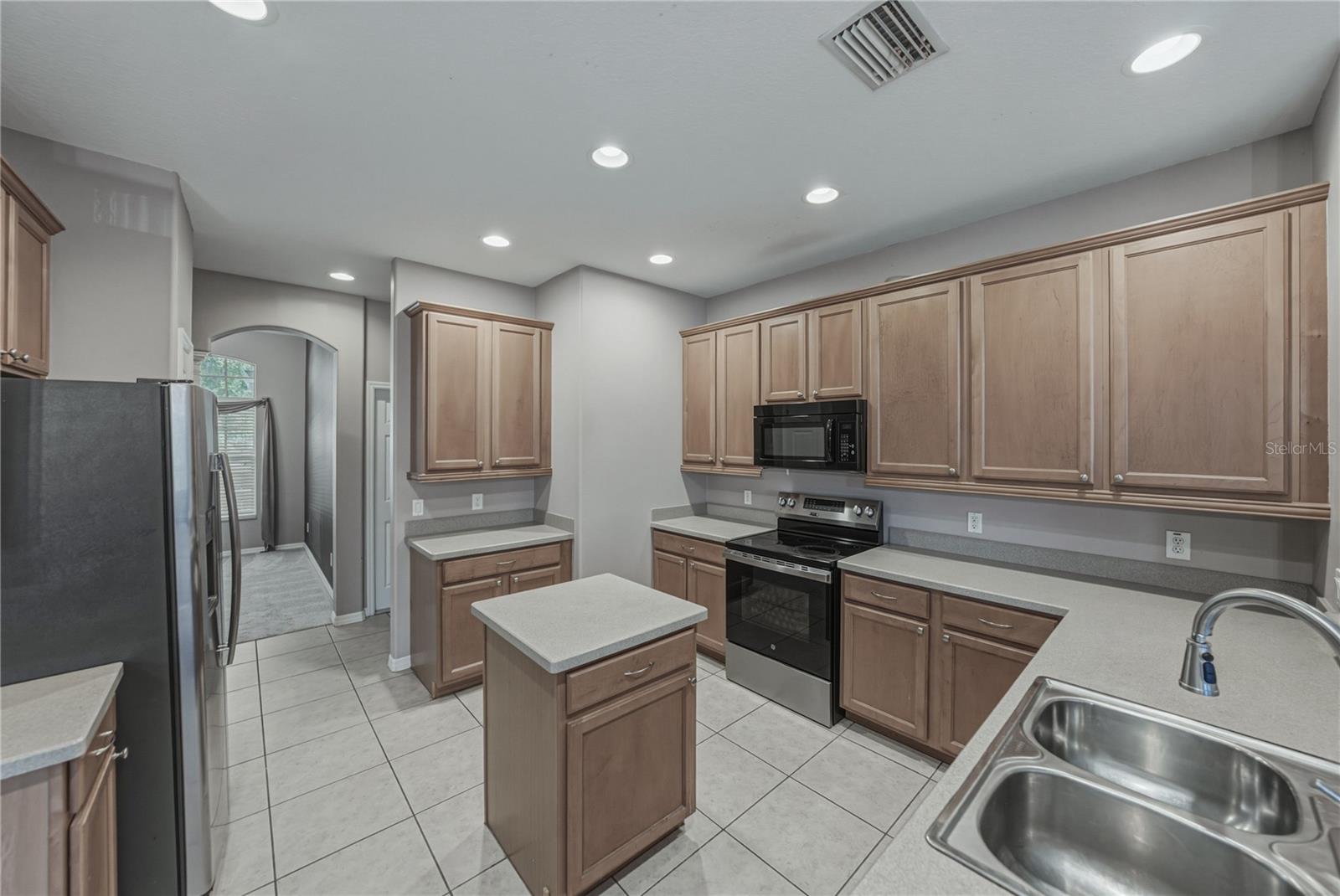 VALRICO LAKE - Residential