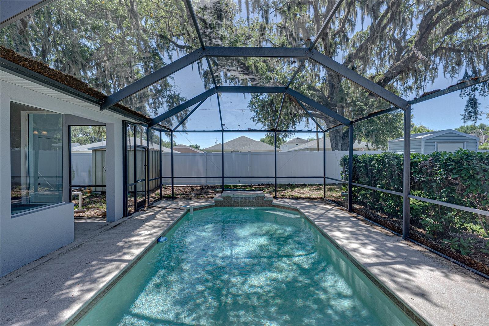 VALRICO LAKE - Residential