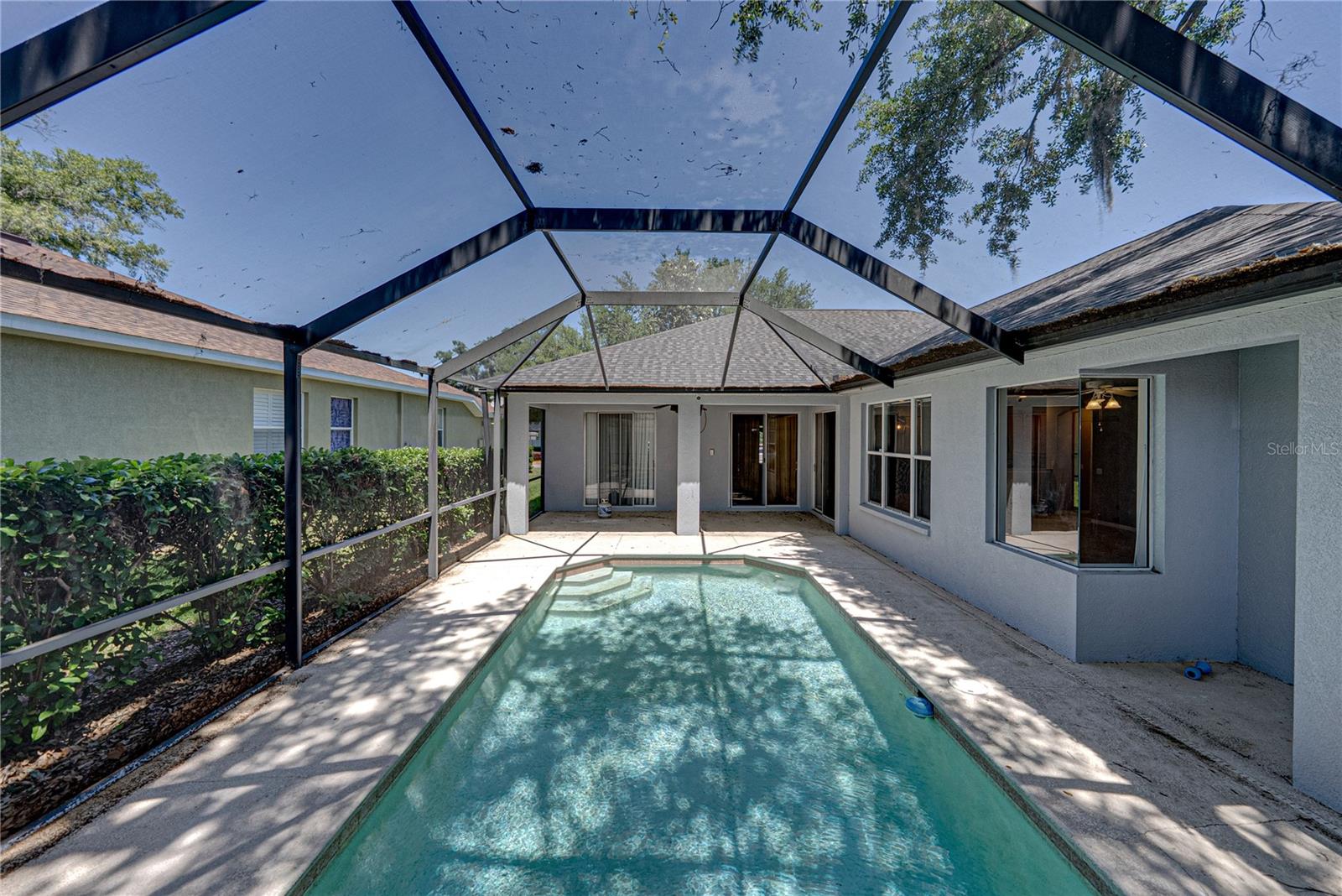 VALRICO LAKE - Residential