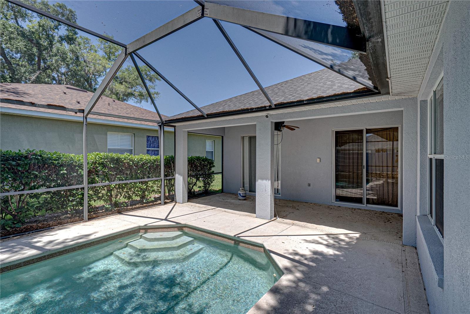 VALRICO LAKE - Residential