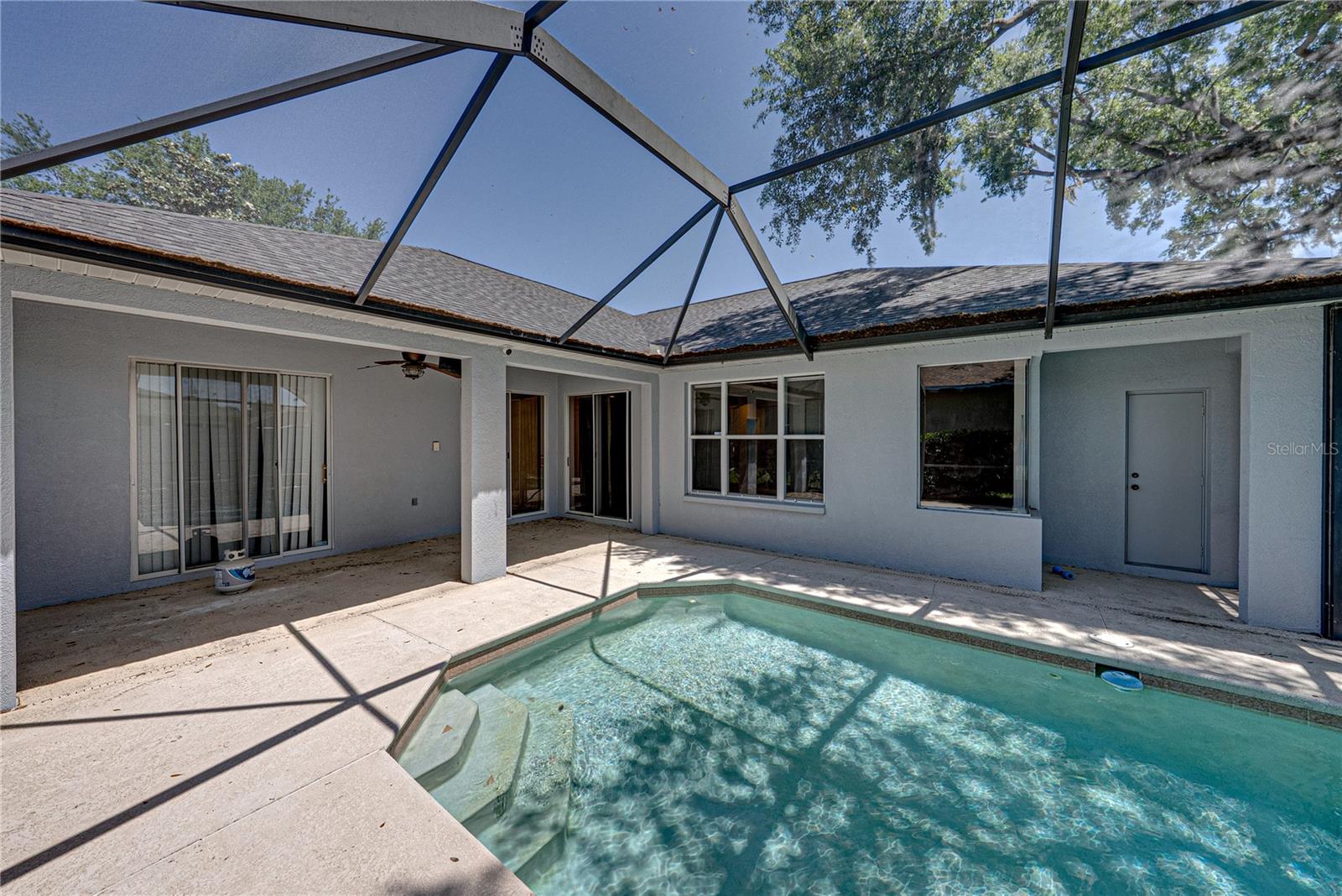 VALRICO LAKE - Residential